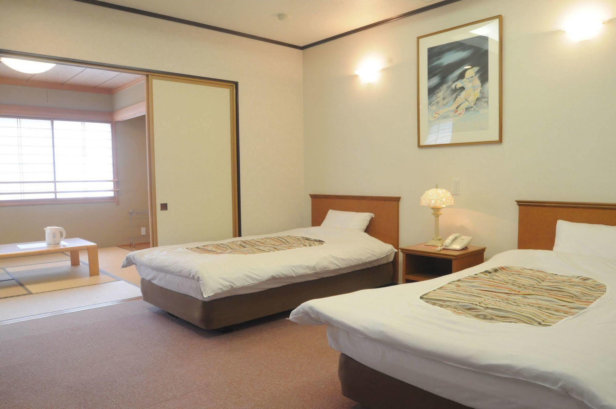 Hotel Bonfire Hakuba Zewnętrze zdjęcie